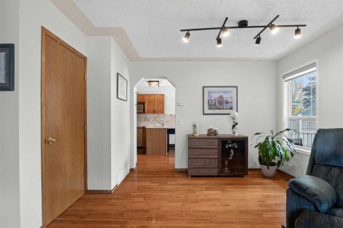 302 Mt Mckenzie Gardens Se, Calgary, AB 