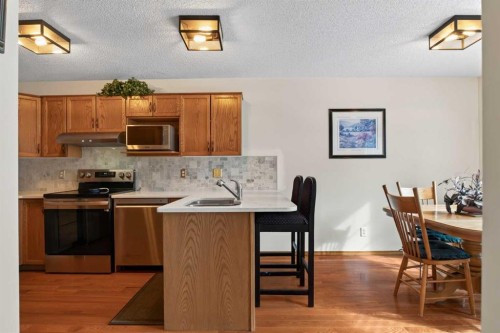 302 Mt Mckenzie Gardens Se, Calgary, AB 