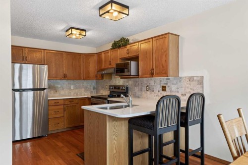 302 Mt Mckenzie Gardens Se, Calgary, AB 