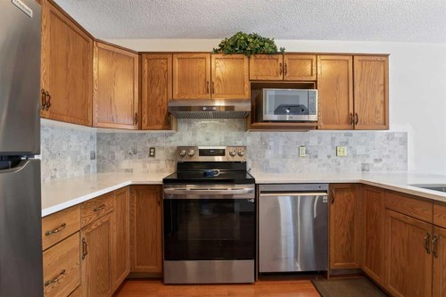 302 Mt Mckenzie Gardens Se, Calgary, AB 