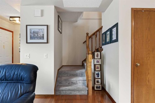 302 Mt Mckenzie Gardens Se, Calgary, AB 