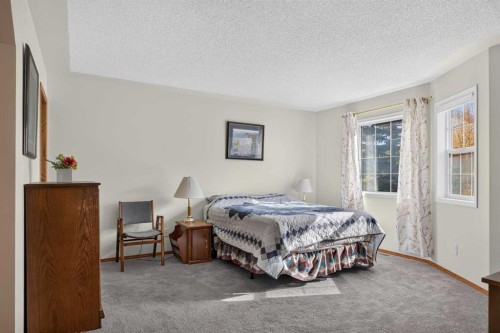 302 Mt Mckenzie Gardens Se, Calgary, AB 