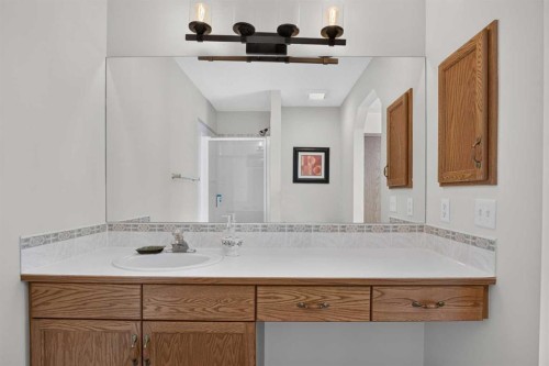 302 Mt Mckenzie Gardens Se, Calgary, AB 
