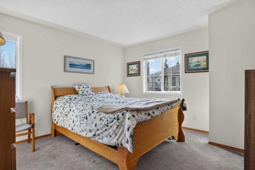302 Mt Mckenzie Gardens Se, Calgary, AB 