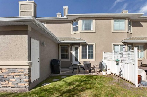 302 Mt Mckenzie Gardens Se, Calgary, AB 