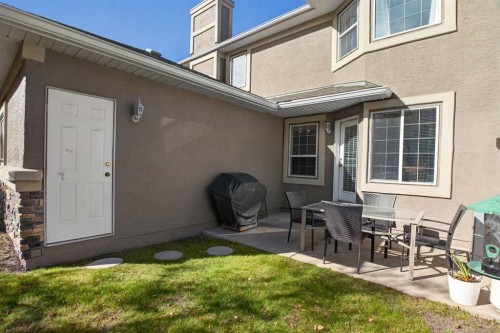 302 Mt Mckenzie Gardens Se, Calgary, AB 