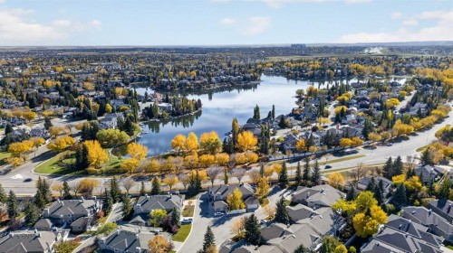 302 Mt Mckenzie Gardens Se, Calgary, AB 