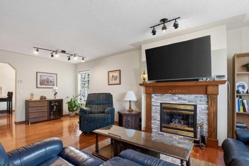 302 Mt Mckenzie Gardens Se, Calgary, AB 