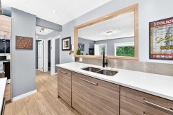 8512 33 Avenue NW Calgary, AB T3B 1M1