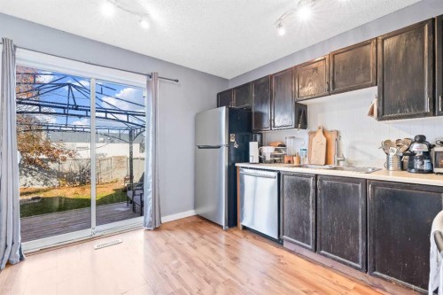 70 Dovercliffe Way, Calgary, AB 