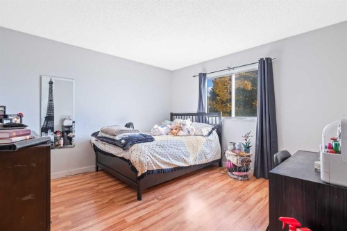 70 Dovercliffe Way, Calgary, AB 