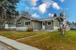 4 Cheyenne Crescent NW Calgary, AB T2L 0Z2