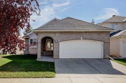 45 Panorama Hills Manor NW Calgary, AB T3K 5K6