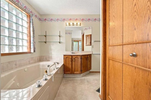 51 Edgebrook Circle Nw, Calgary, AB 