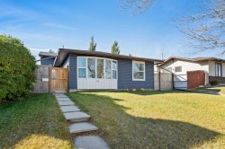 11 Berwick Hill NW Calgary, AB T3K 1C4