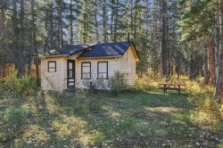 1009 10 Street Canmore, AB T1W 2A1