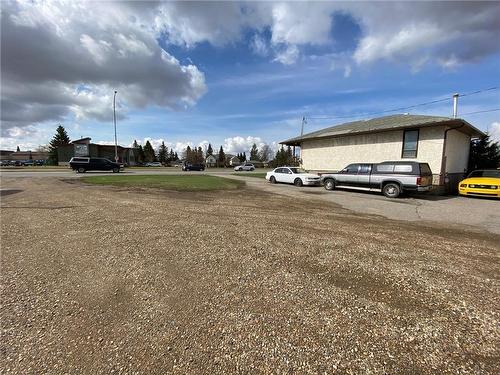 5122/5126 46 Street, Olds, AB 