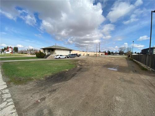 5122/5126 46 Street, Olds, AB 