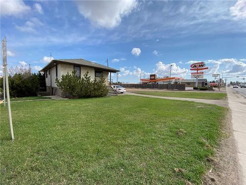 5122/5126 46 Street, Olds, AB 