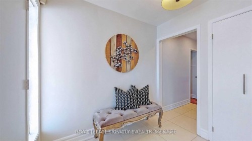 Upper-17 Baroness Crescent , Toronto, ON M2J 3K4 3