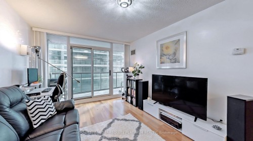 1907-30 Grand Trunk Crescent , Toronto, ON M5J 3A4 4