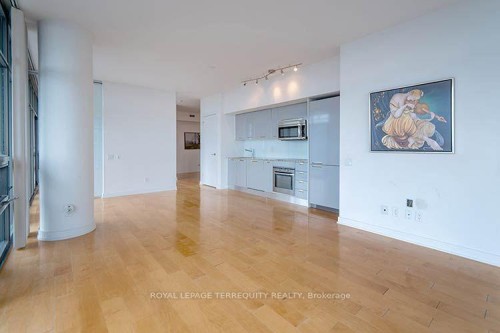 3902-33 Charles Street E, Toronto, ON M4Y 0A2 3