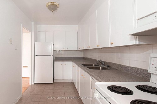 601-525 Eglinton Avenue E, Toronto, ON M4P 1N5 3