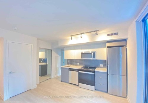 204-30 Tretti Way , Toronto, ON M3H 0E3 2