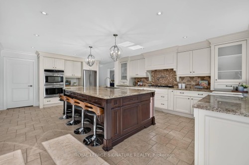 5 Bonacres Avenue, Toronto, ON 
