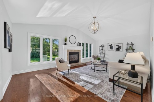 5 Bonacres Avenue, Toronto, ON 