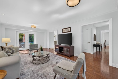 5 Bonacres Avenue, Toronto, ON 