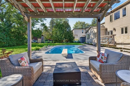5 Bonacres Avenue, Toronto, ON 