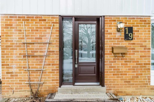 Upper-19 Starlake Drive , Toronto, ON M1G 3C3