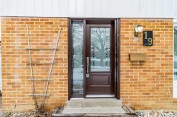 Upper-19 Starlake Drive  Toronto, ON M1G 3C3
