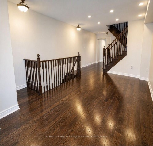 Upper-19 De Jong Street , Toronto, ON M1P 0C1 4