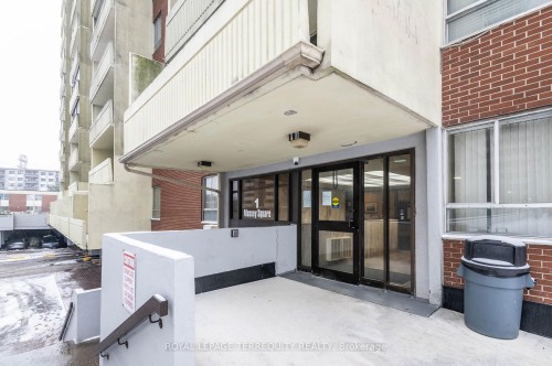 309-1 Massey Square , Toronto, ON M4C 5L4 2