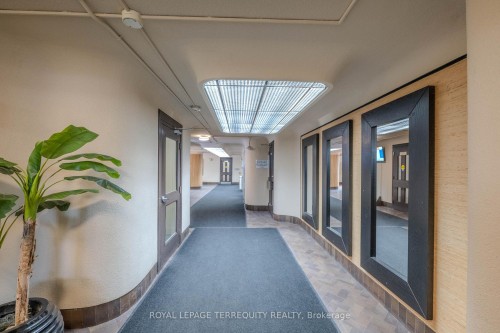 309-1 Massey Square , Toronto, ON M4C 5L4 4