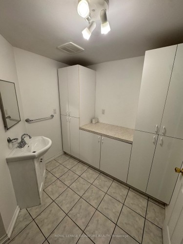 Lower-1107 Beaver Valley Crescent , Oshawa, ON L1J 8N4 2