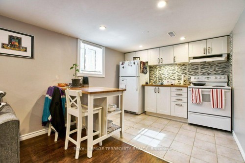 Lower-304 Palmerston Avenue , Whitby, ON L1N 3E9 5