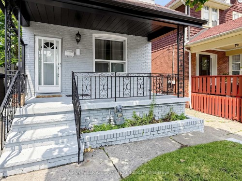 8 Harris Avenue , Toronto, ON M4C 1P4 3