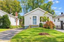 39 Rhydwen Avenue  Toronto, ON M1N 2E2