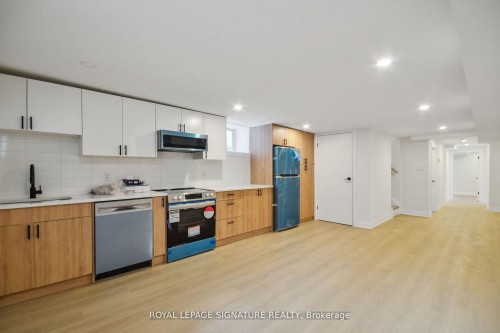 Lower-129 Kenilworth Avenue , Toronto, ON M4L 3S7 3