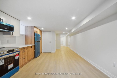 Lower-129 Kenilworth Avenue , Toronto, ON M4L 3S7 4