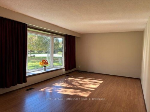 320 Myrtle Road E, Whitby, ON L1H 7K4 4