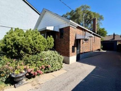 293 Glebemount Avenue Toronto, ON M4C 3V4