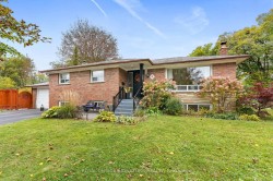 4 Moss Street Toronto, ON M1E 2B6