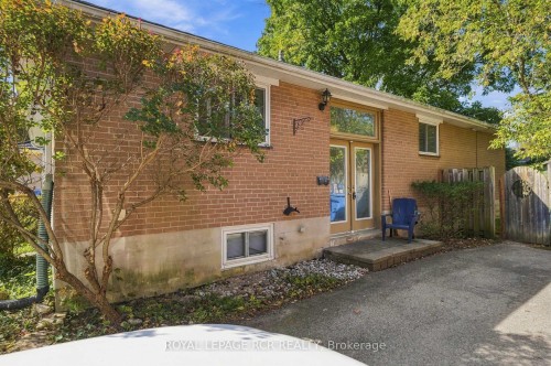 70 Tecumseh Drive, Aurora, ON 