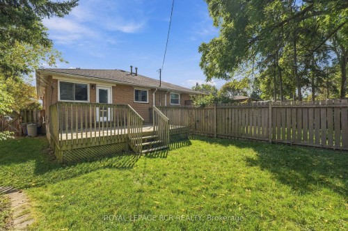 70 Tecumseh Drive, Aurora, ON 