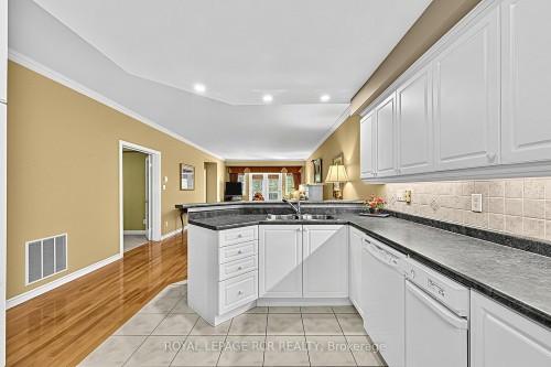 11-520 Silken Laumann Drive, Newmarket, ON 