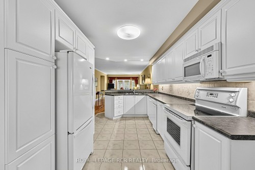 11-520 Silken Laumann Drive, Newmarket, ON 